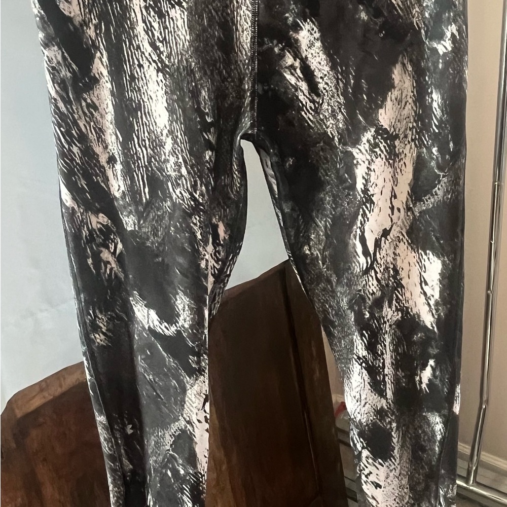 Under Armour Black and White Compression Leggings